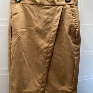 Banana Republic - tan skirt with pockets